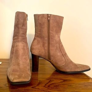 Bandalino Vintage boots, lightly worn (see pictures) NB, suede Size 8.5